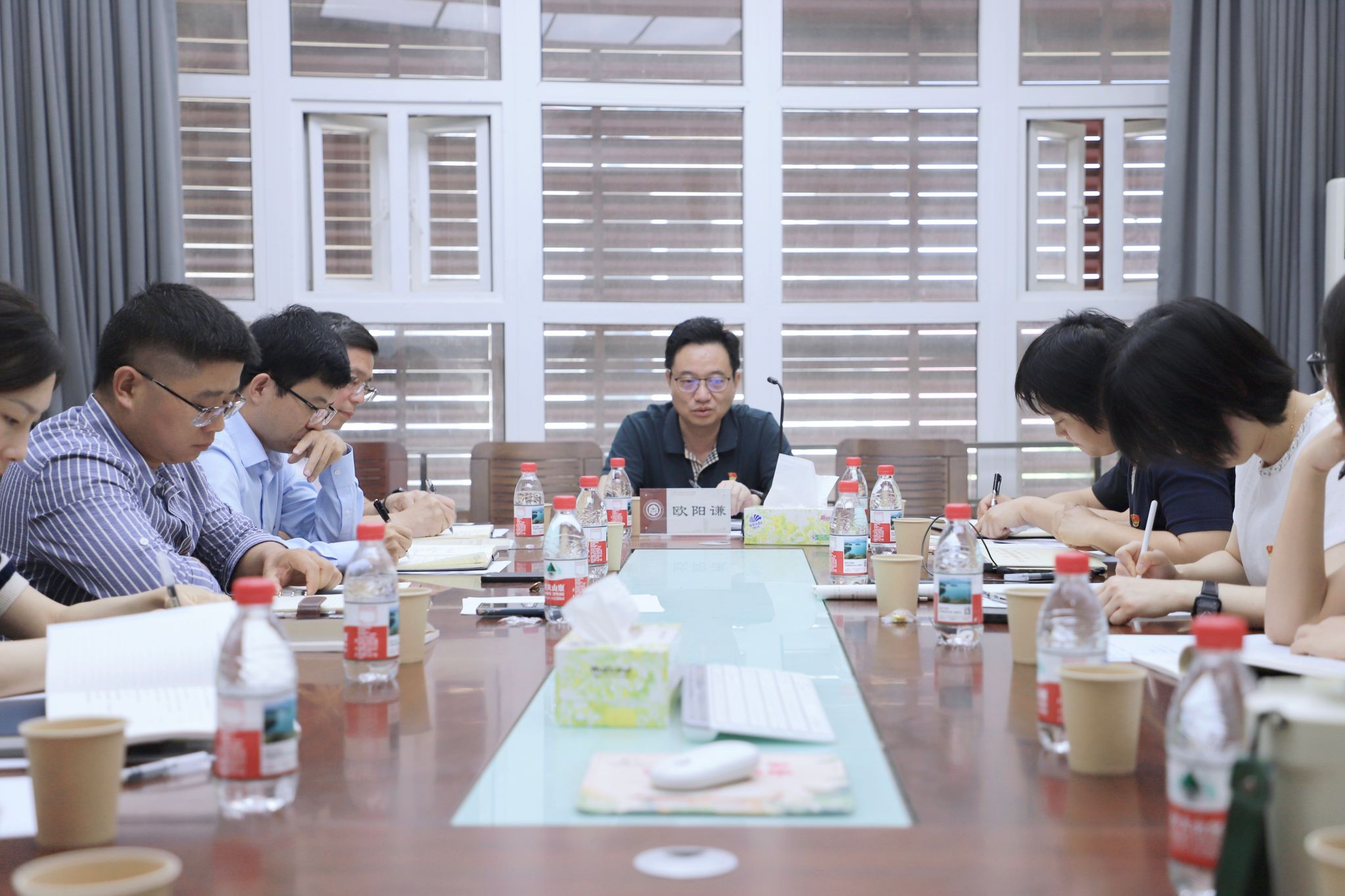 筑牢作风建设根基 全力推动学院高质量发展——校党委书记欧阳谦参加色情片
党委深入贯彻中央八项规定精神学习教育读书班暨理论学习中心组（扩大）学习会