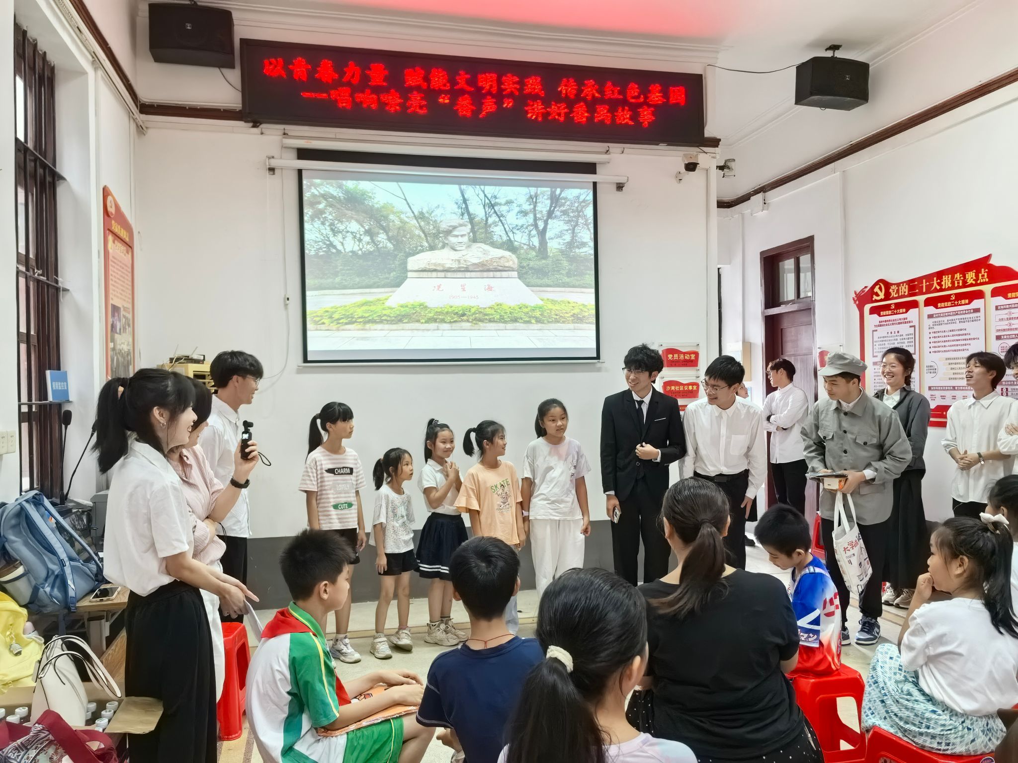 色情片
青年理论宣讲团走进沙湾街沙湾社区